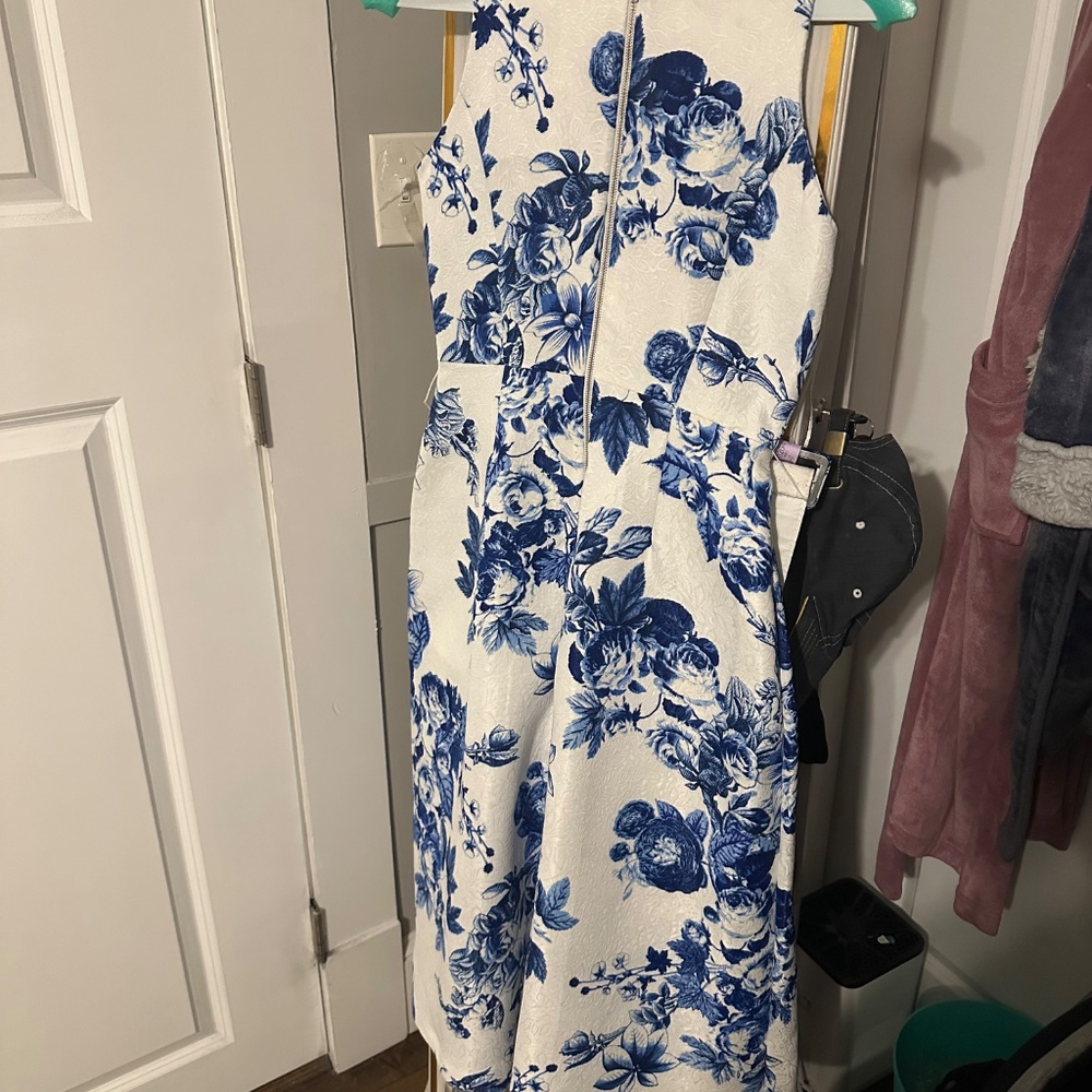 Dress - Picture 2 of 5